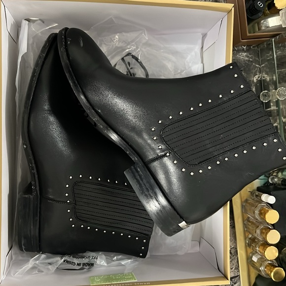 Ankle black boots - Picture 3 of 5